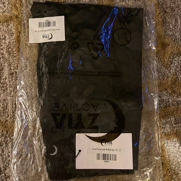 NWT Zyia Forest Camo Luxe Hi-Rise Capri leggings - Picture 4 of 8